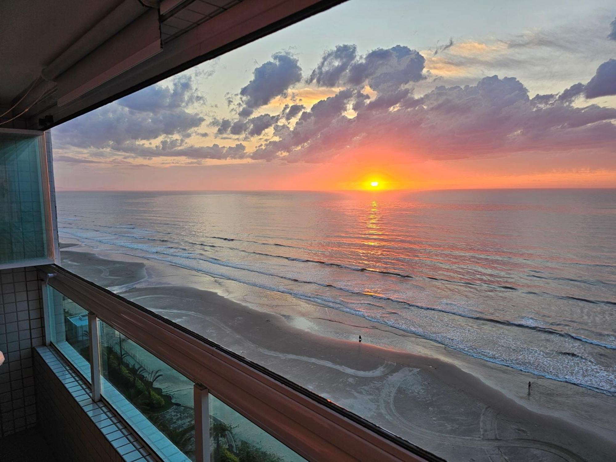 Apartamento Frente Mar Pe Na Areia Praia Grande  Exterior photo